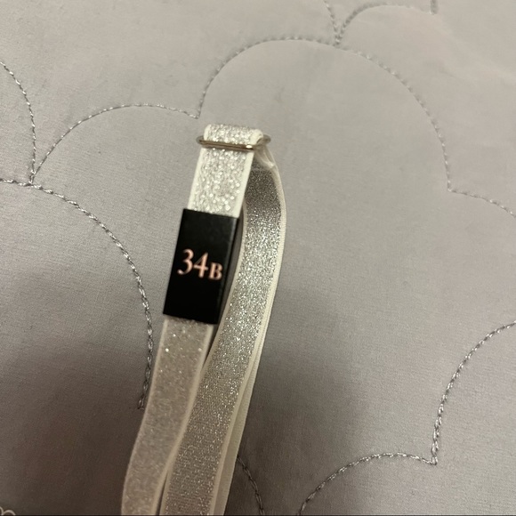 Victoria’s Secret Fashion Show set plus limited edition necklace with charm. NWT - Picture 8 of 16